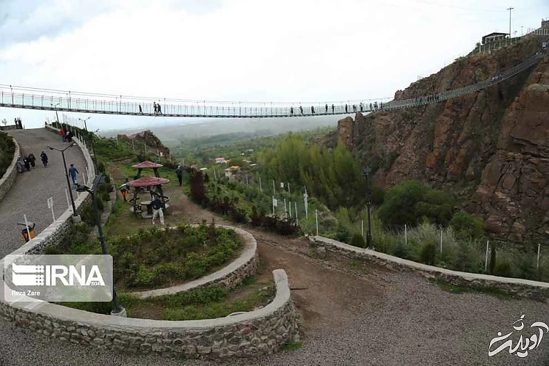 تصاویر - پل معلق تمام شیشه ای شهر هیر